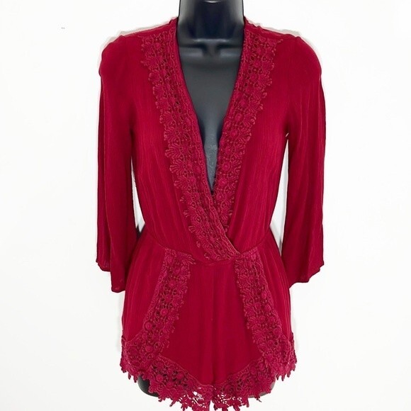Forever 21 Burgundy Lace Romper 3/4 Sleeves Size Small - Picture 2 of 11